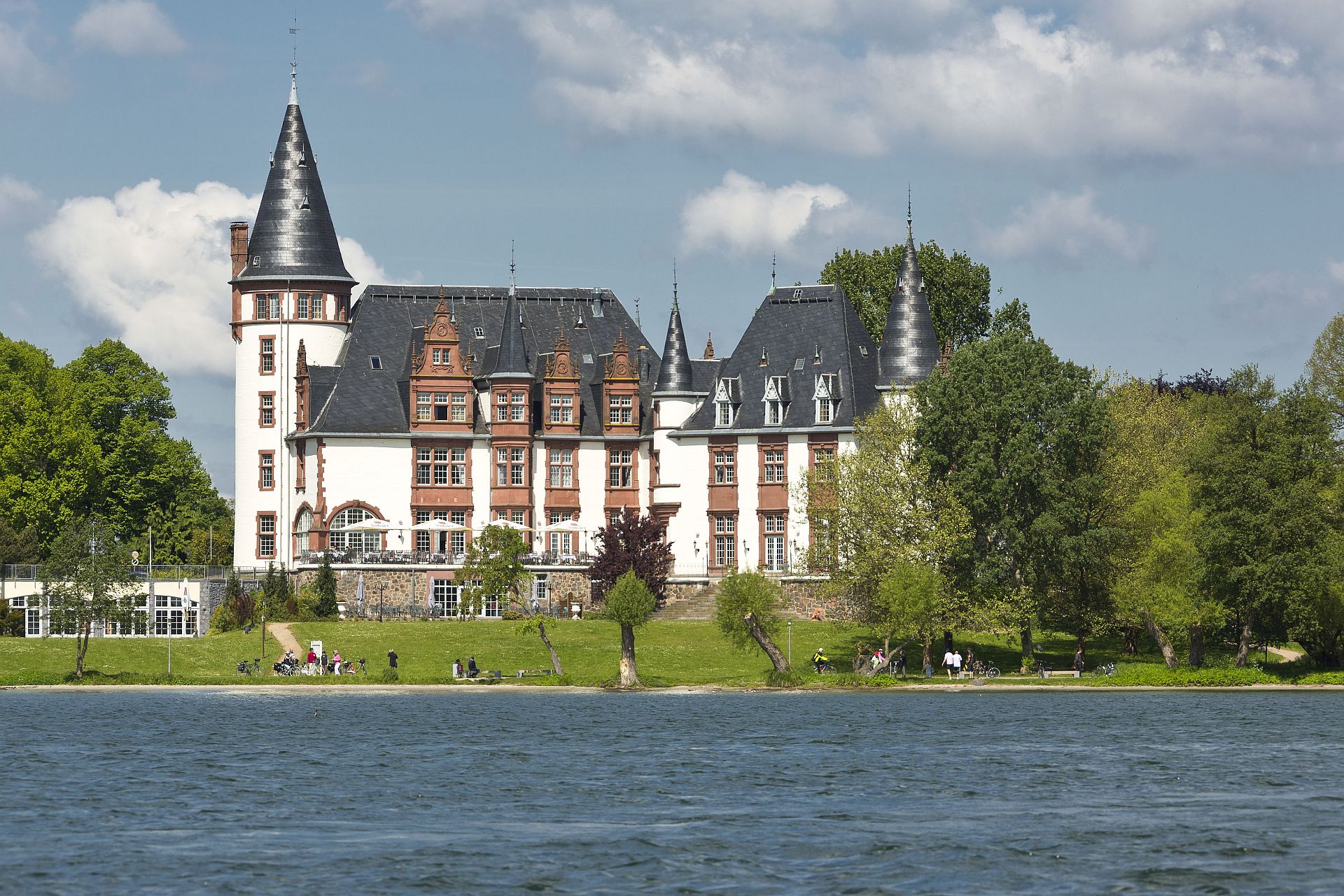 Schloss Klink an der Müritz, Blick vom Wasser